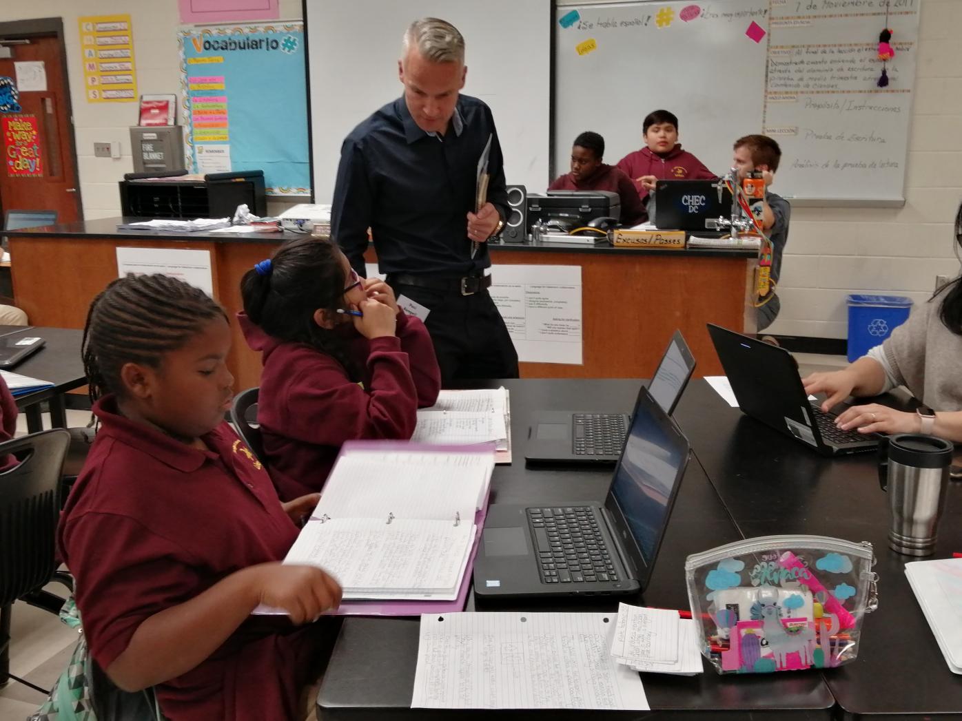 FLGS Travel Grantee Pasi Rangell in a U.S. classroom with students