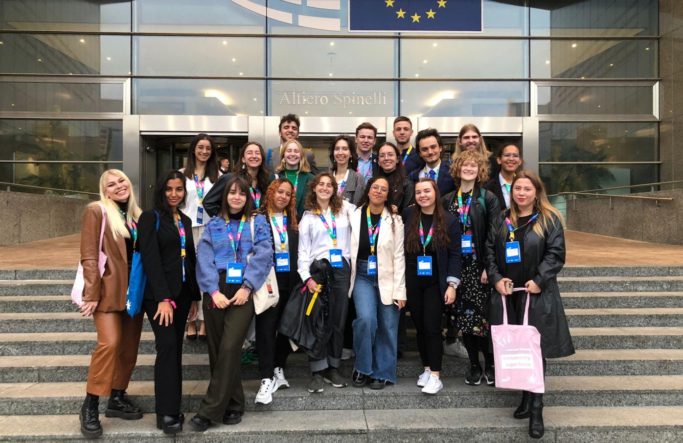 Group photo of young people in front of the European Parliament