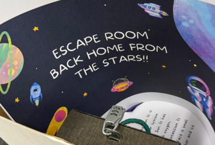 An escape room box, with a title card saying "Escape room, back home from stars"