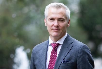 Headshot of Minister of Education Anders Adlercreutz