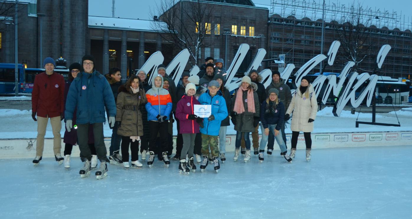 Members of the ASLA-Fulbright Alumni Association and 2018-2019 U.S. Fulbright Finland grantees ice skating