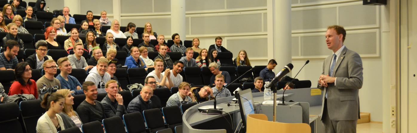 Fulbright-University of Tampere Scholar Peter Miller talking to a full lecture hall at the Metropolia University of Applied Sciences