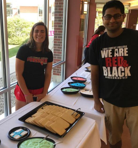 FoFF Centennial Ambassadors in Action: Finnish Flag Cookies at Global Fest