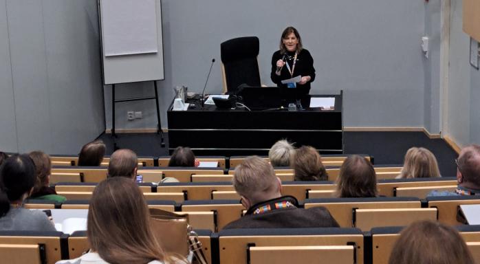 Jill Prado presenting during a session at Internationalization Days at Seinäjoki