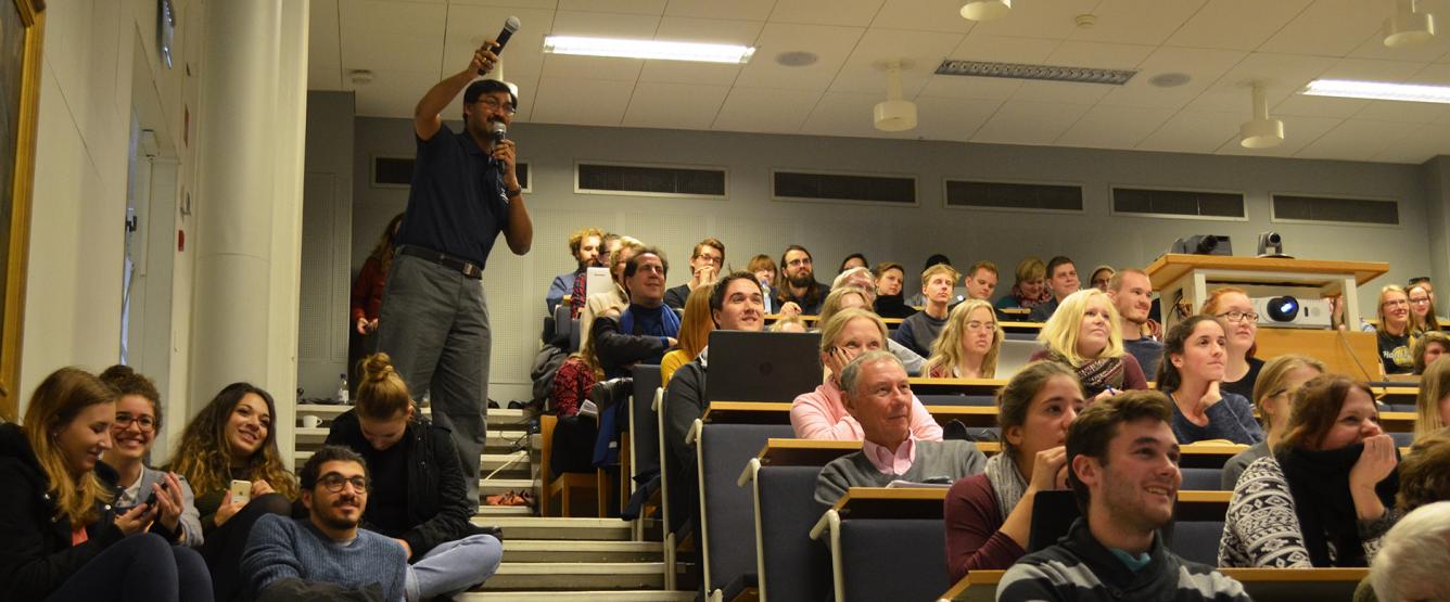 Students and faculty of the University of Turku and other American Voices seminar participants enjoying a presentations by a signing Fulbright scholar