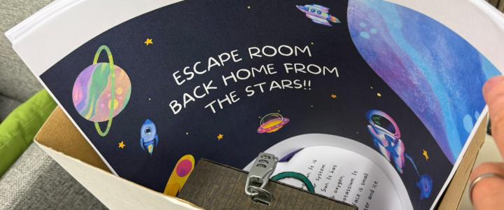 An escape room box, with a title card saying "Escape room, back home from stars"