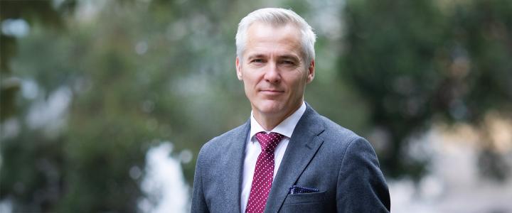 Headshot of Minister of Education Anders Adlercreutz
