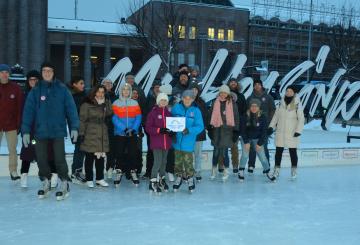 Members of the ASLA-Fulbright Alumni Association and 2018-2019 U.S. Fulbright Finland grantees ice skating